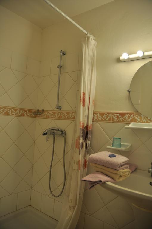 Le Petit Labouret Hotel Revest-du-Bion ภายนอก รูปภาพ